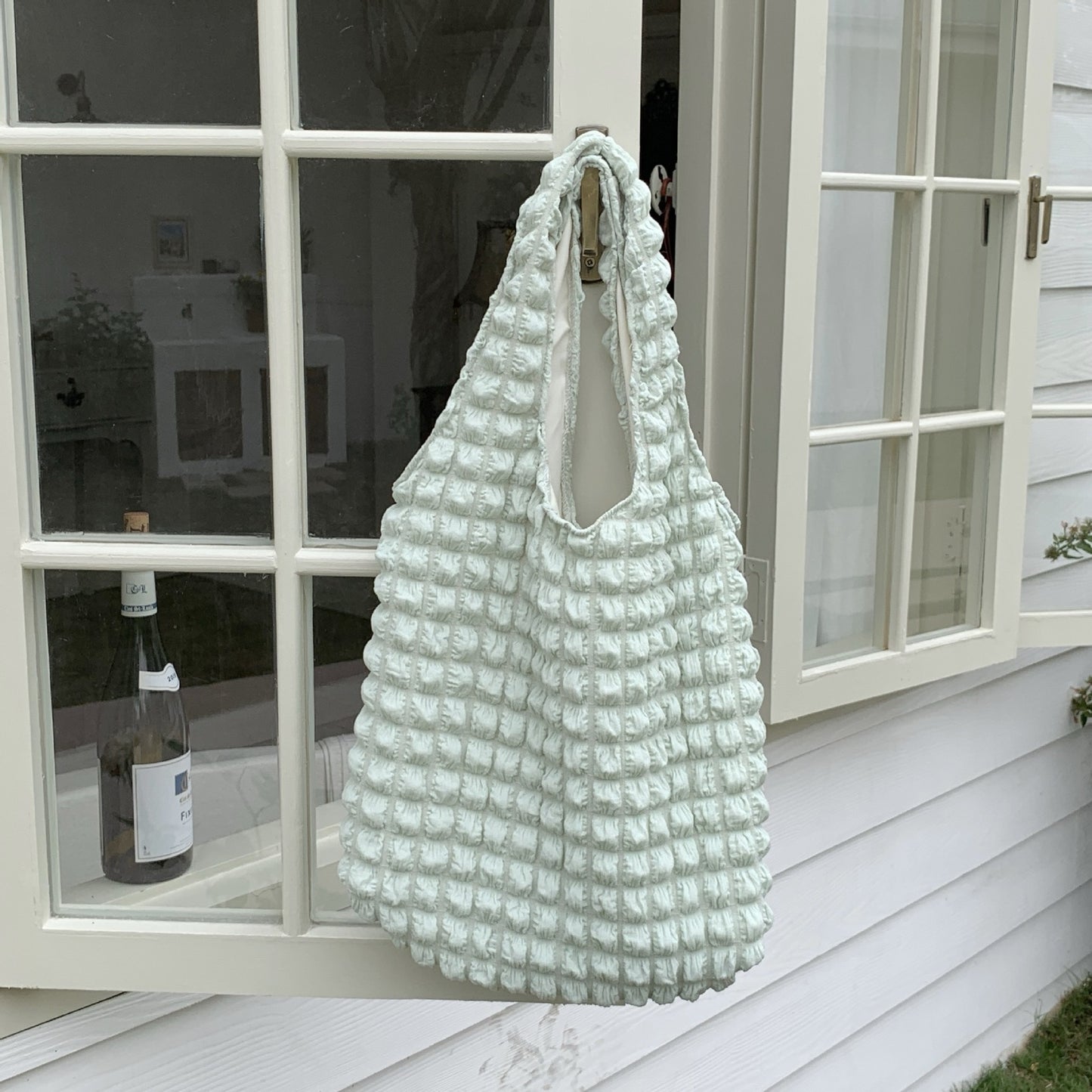 Bubble tote bag